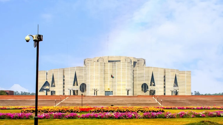 সিন্ডিকেট বনাম নতুন সরকার: জনমনে স্বস্তি ফেরানোই পাহাড়সম চ্যালেঞ্জ