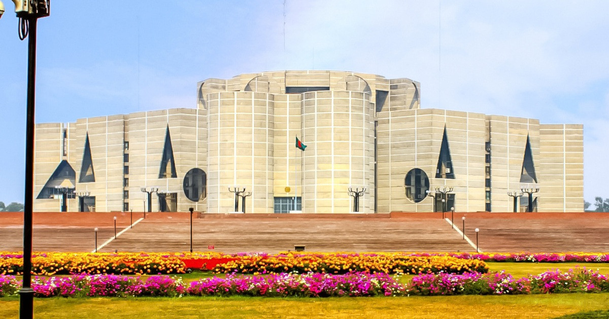 আজ নবনির্বাচিত এমপিদের শপথ পড়াবেন যিনি