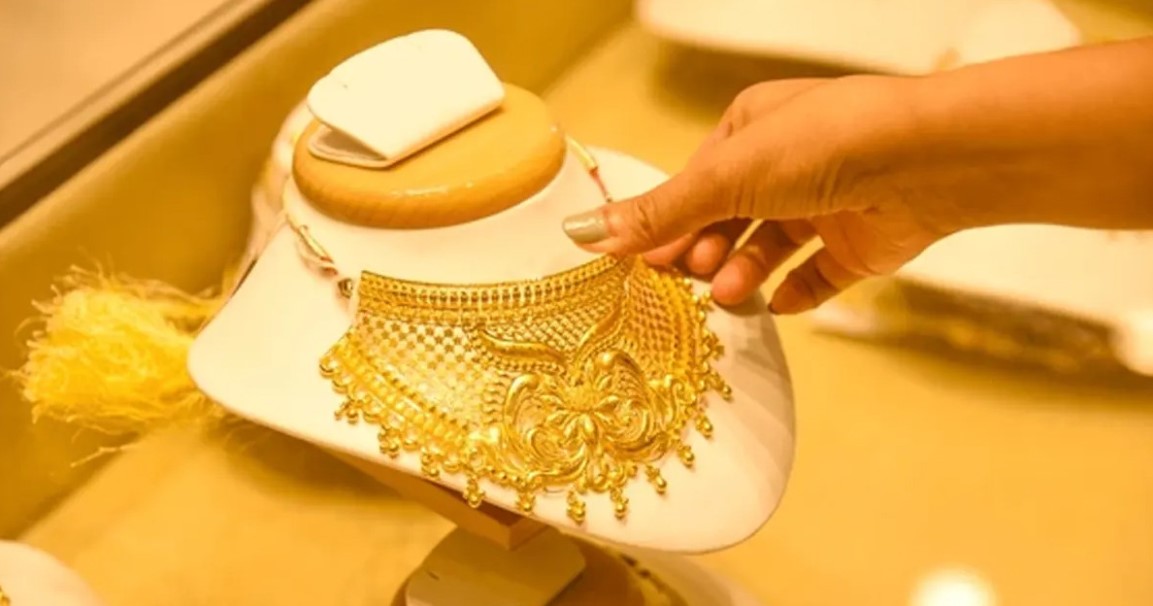 স্বর্ণের বাজারে টানা দরপতন: দুই দফায় কমল প্রায় সাড়ে ৫ হাজার টাকা