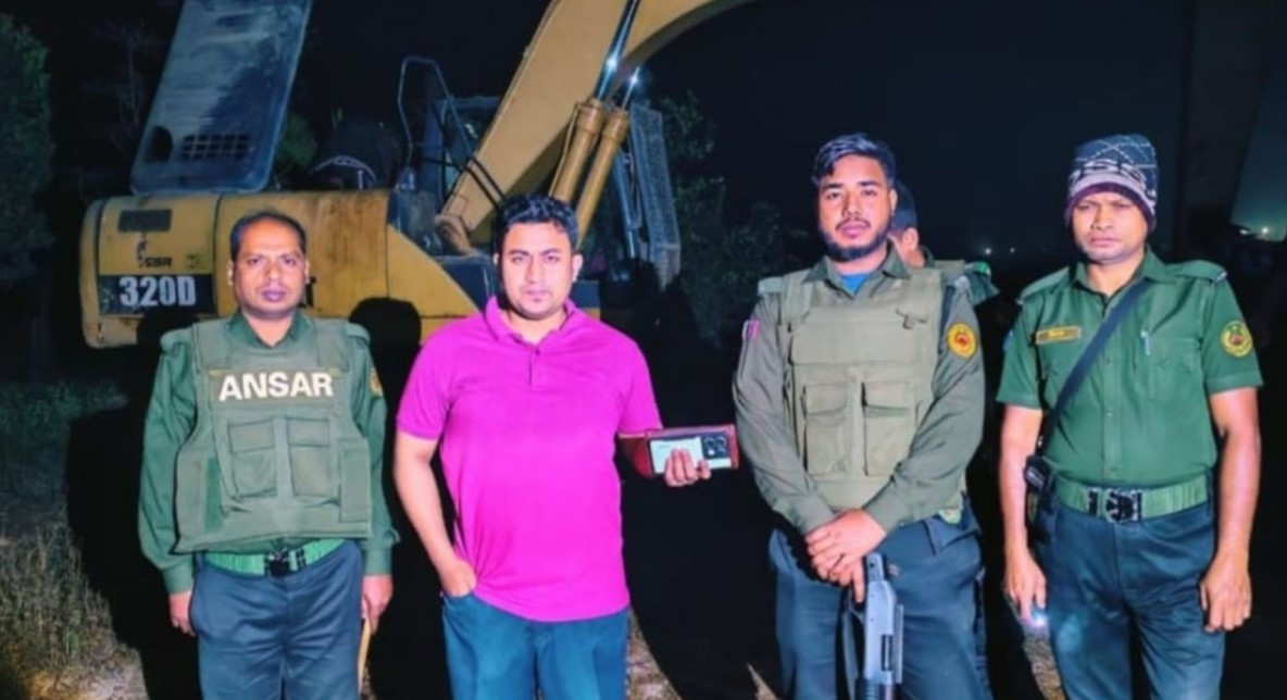 কুমিল্লা সদর দক্ষিণে গভীর রাতে শ্বাসরুদ্ধকর অভিযান