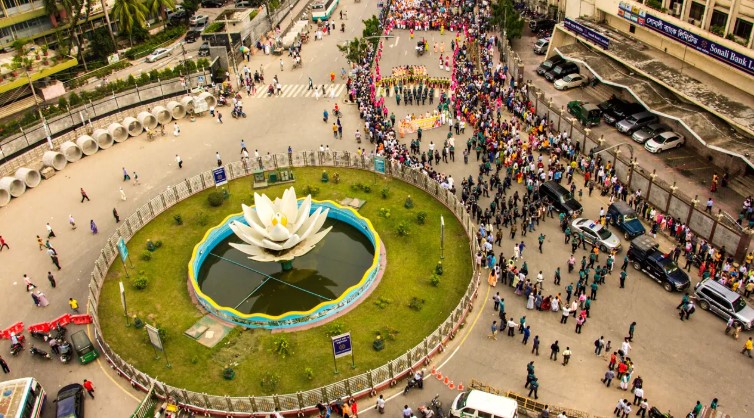 সকালে বের হওয়ার আগে জেনে নিন আজ রাজধানীতে কোথায় কী কর্মসূচি