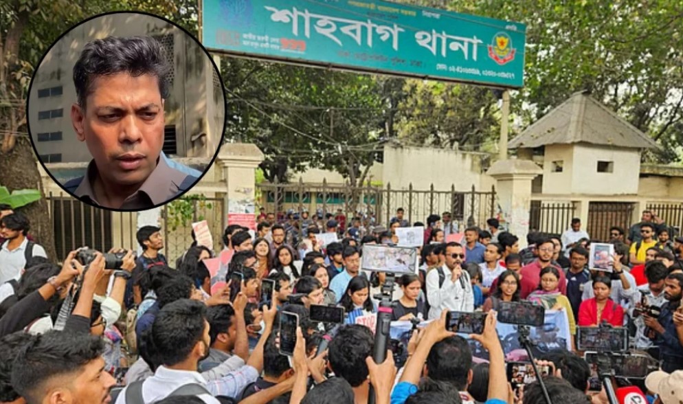 ৩ দফা দাবিতে শাহবাগ থানা ঘেরাও করে শিক্ষার্থীদের বিক্ষোভ