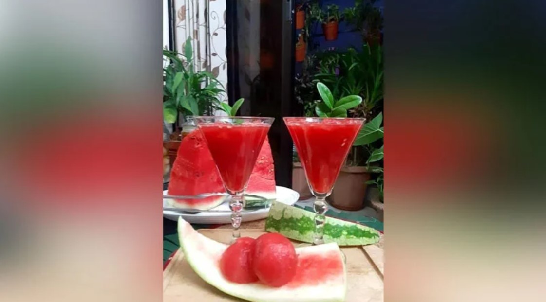 ইফতারে প্রশান্তি! মাত্র কয়েক মিনিটে তৈরি করুন তরমুজের বিশেষ শরবত