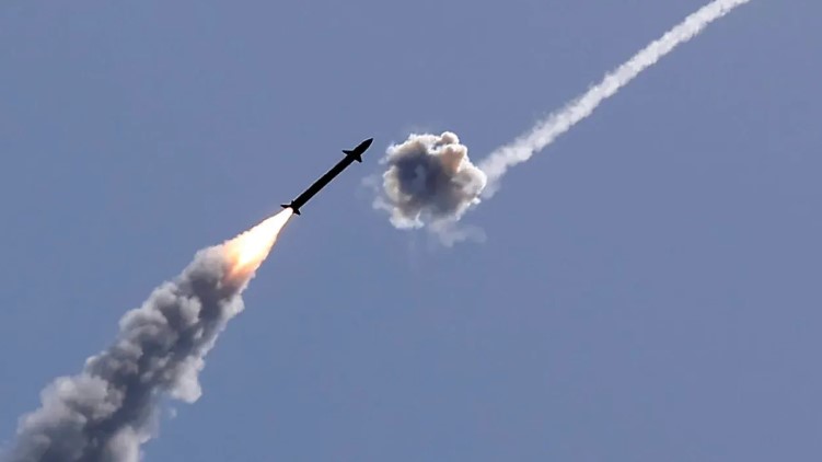 ইরানে সরাসরি হামলা চালাল ইসরায়েল: মধ্যপ্রাচ্যজুড়ে যুদ্ধের ভয়াবহ দামামা