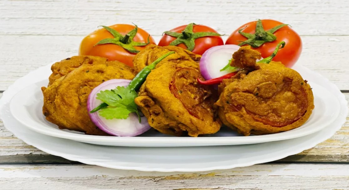 ইফতারে ভিন্ন স্বাদ: জেনে নিন টমেটো দিয়ে আলুর চপের রেসিপি