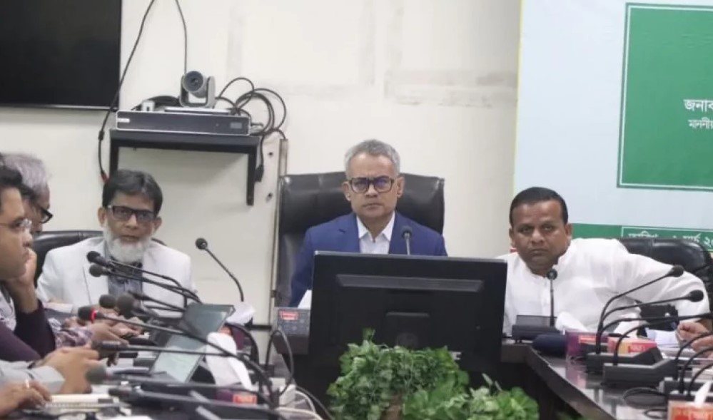 আরামের যাত্রায় বিঘ্ন ঘটলেই বিপদ! এসি কোচে কড়াকড়ি করছেন রেলমন্ত্রী