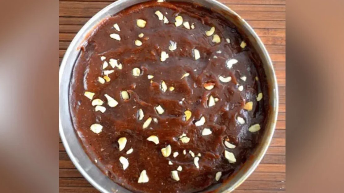 স্বাদ ও পুষ্টির মেলবন্ধন: ঘরেই তৈরি করুন দারুণ মজার খেজুরের হালুয়া