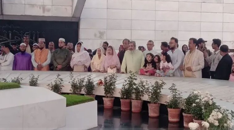 জিয়াউর রহমান ও খালেদা জিয়ার সমাধিতে নতুন চিফ হুইপ ও হুইপদের শ্রদ্ধা