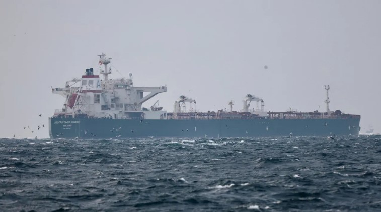 লঙ্কান সাগরে রহস্যময় সাবমেরিন হামলা: ইরানি জাহাজডুবিতে ব্যাপক প্রাণহানির আশঙ্কা