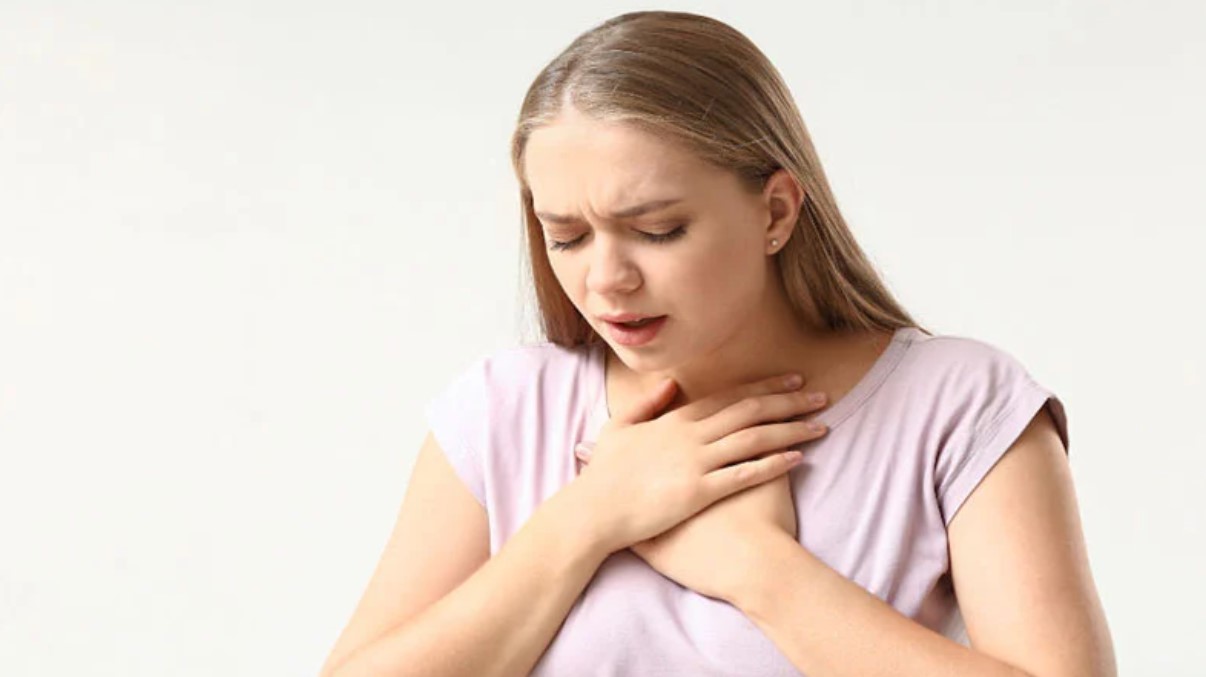 হঠাৎ বুক ধড়ফড় ও শ্বাসকষ্ট? প্যানিক অ্যাটাক চেনার ও নিয়ন্ত্রণের সহজ উপায়