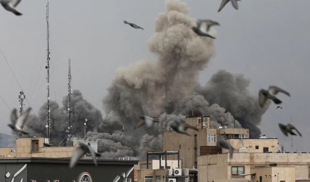 আজ রাতেই ইরানে ইতিহাসের বৃহত্তম বোমাবর্ষণের আলটিমেটাম