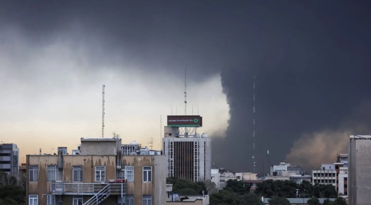 পারস্য উপসাগরে নতুন উত্তেজনা: এবার ইরানের অবকাঠামোতে আঘাত হানল আমিরাত