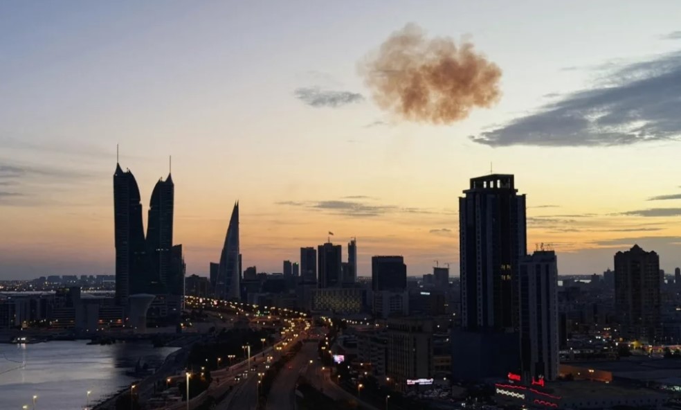 ছায়াযুদ্ধ এখন সরাসরি সংঘাত: উপসাগরীয় তিন দেশে ইরানের নজিরবিহীন আক্রমণ