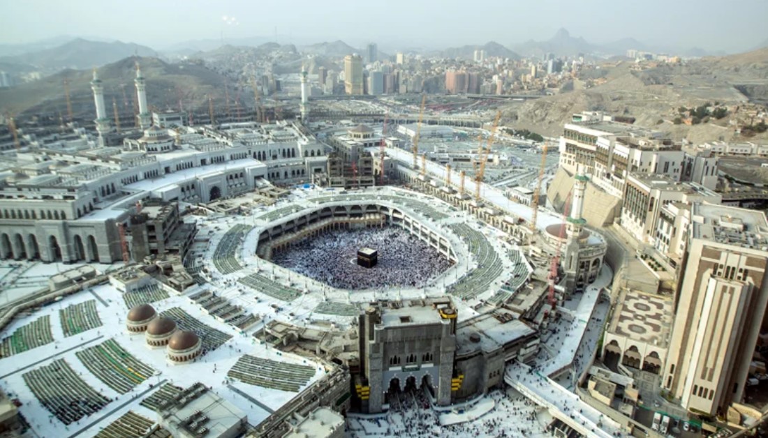 মক্কা-মদিনায় আটকা ৩৫০০ বাংলাদেশি: যুদ্ধের কবলে ওমরাহ যাত্রীদের কান্না