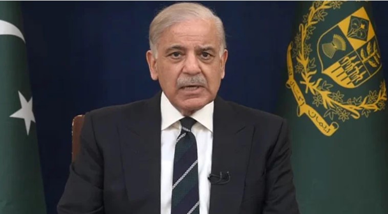 পাকিস্তানের অর্থনীতিতে বড় আঘাত: তেলের সংকটে স্থবির হচ্ছে দেশ