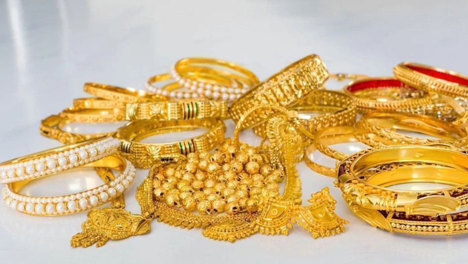 আকাশচুম্বী দামের পর এবার কমছে স্বর্ণের ভরি: নতুন দর জানাল বাজুস