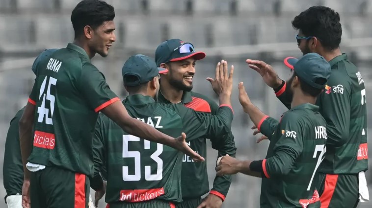 অভিষেকেই ইতিহাস! নাহিদ রানার ফাইফারে ধ্বংস পাকিস্তানের ব্যাটিং লাইনআপ