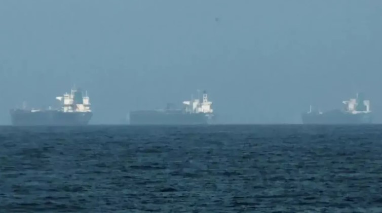 হরমুজের পর নতুন সমুদ্রপথ বন্ধের হুঁশিয়ারি! যুক্তরাষ্ট্রকে চরম বার্তা দিল ইরান