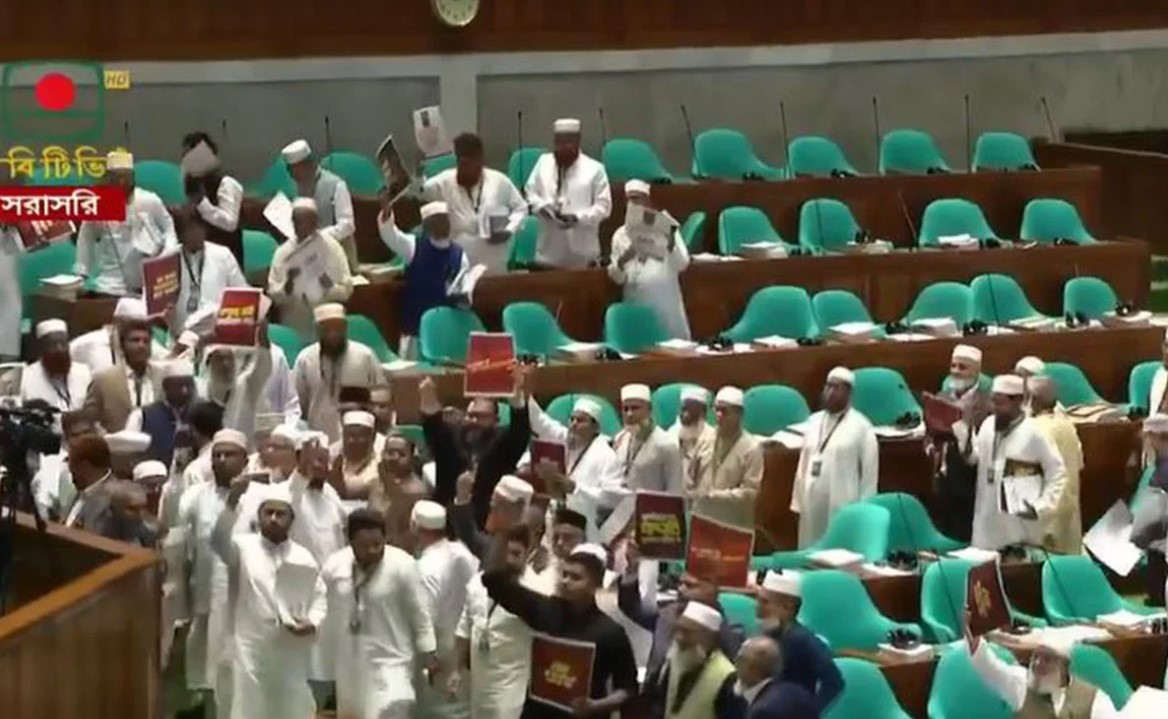 চুপ্পুর ভাষণ শুনবে না বিরোধী দল: প্রথম অধিবেশনেই সংসদের উত্তপ্ত চিত্র
