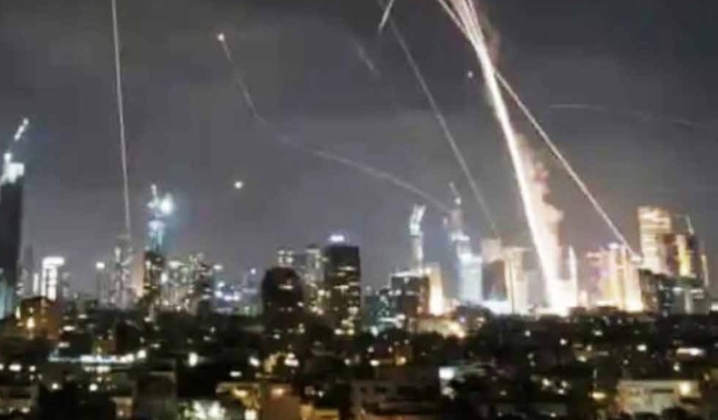 ইরান থেকে ফিরছেন বাংলাদেশিরা