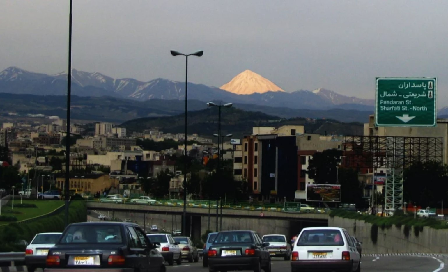 তেহরানে ভয়াবহ বিস্ফোরণ: ট্রাম্পের আল্টিমেটাম শেষ হওয়ার আগেই শুরু মহাপ্রলয়