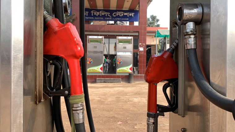 যে কোনো সময় বন্ধ হতে পারে দেশের সব পেট্রোল পাম্প