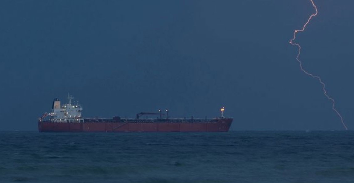 ইরানে হামলা স্থগিত রাখছেন ট্রাম্প: বিশ্ব জ্বালানি বাজারে বড় ধরনের পতন