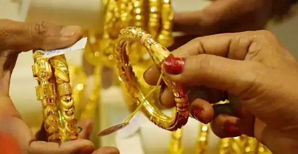 ট্রাম্পের যুদ্ধ স্থগিতের ঘোষণায় সোনার বাজারে ধস: ১০ শতাংশ কমল দাম