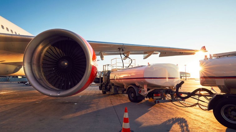 বিমানের জ্বালানিতে রেকর্ড লাফ: এক ঝটকায় ৮০% দাম বাড়াল সরকার