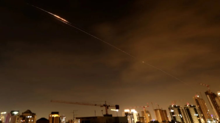 জেরুজালেমে বিকট বিস্ফোরণ; ইরান থেকে ধেয়ে আসছে একের পর এক মিসাইল