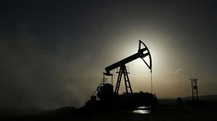 তেল উত্তোলনে বড় ধস: উত্তাল পারস্য উপসাগরে জাহাজে হামলার জেরে কুয়েতের পিছুটান