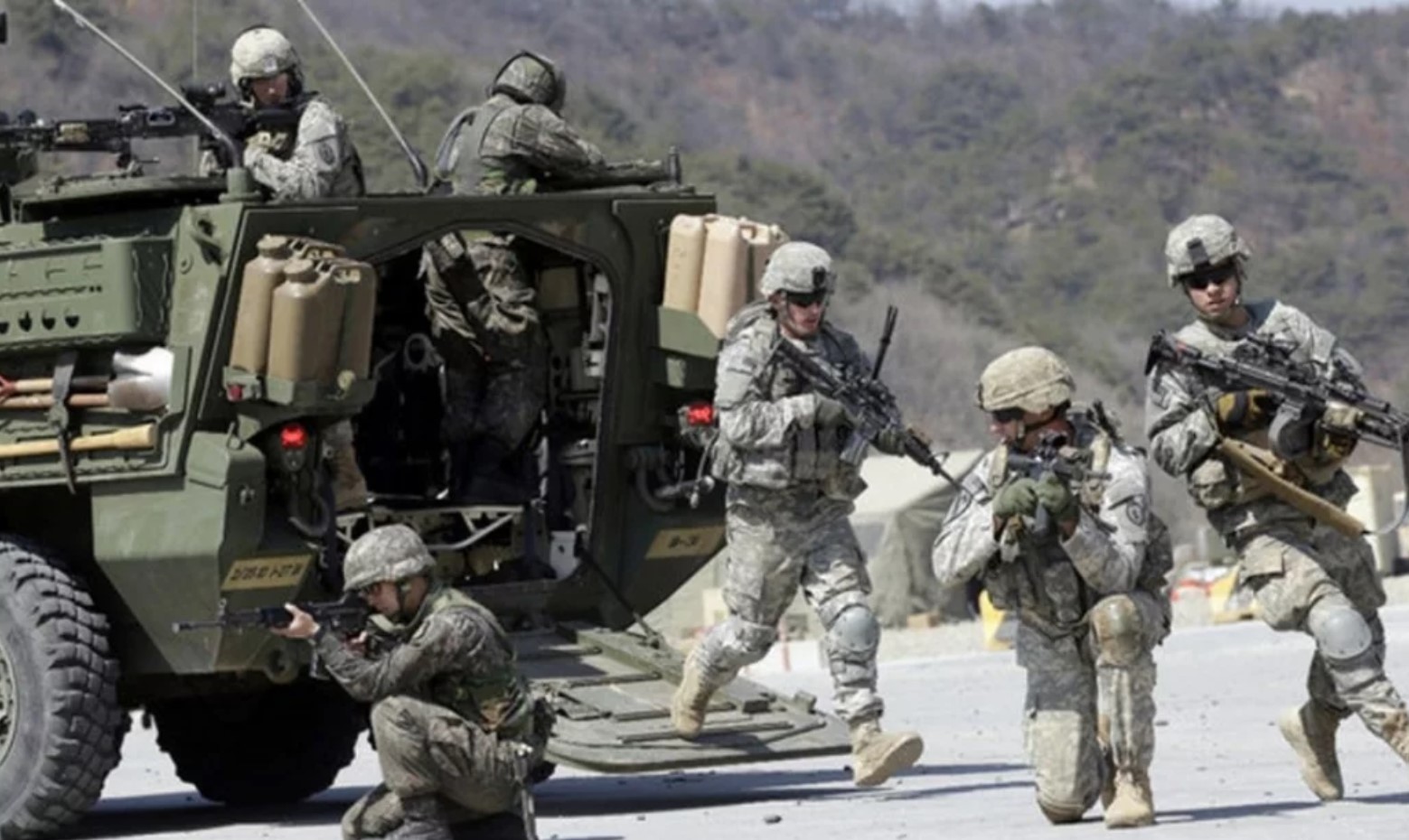 মধ্যপ্রাচ্যে মোতায়েন হতে পারে ইউএস আর্মির এক হাজার প্যারাট্রুপার