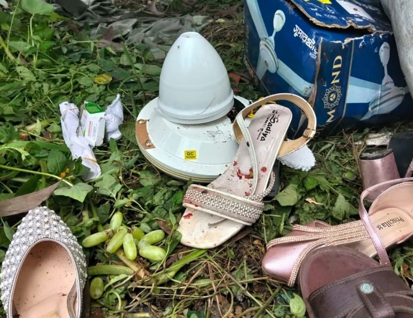 কুমিল্লা রেললাইনে রক্তের দাগ, পড়ে আছে চারটি জুতা