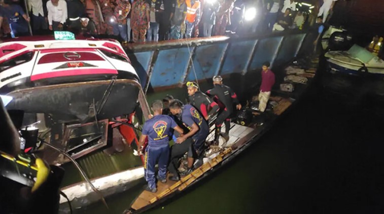 পদ্মার অতলে বাস ট্র্যাজেডি: ২৩ প্রাণহানির মধ্য দিয়ে শেষ হলো উদ্ধার অভিযান