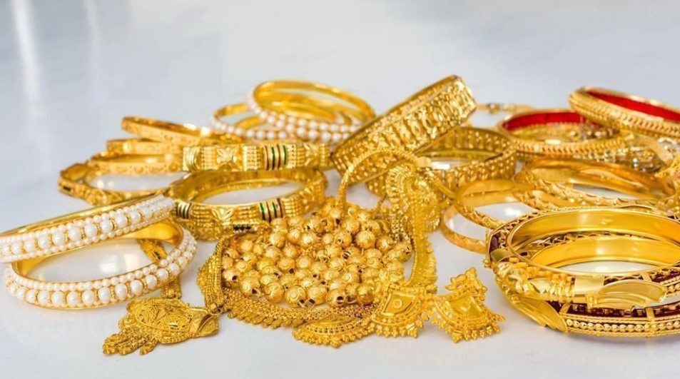 স্বর্ণ কিনতে চান? আজই সুযোগ: রেকর্ড হারে দাম কমাল বাজুস