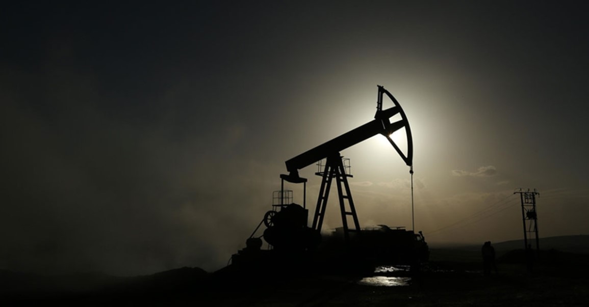 বিশ্ববাজারে জ্বালানি তেলের রেকর্ড মূল্যবৃদ্ধি: সংকটের মুখে বৈশ্বিক সরবরাহ ব্যবস্থা