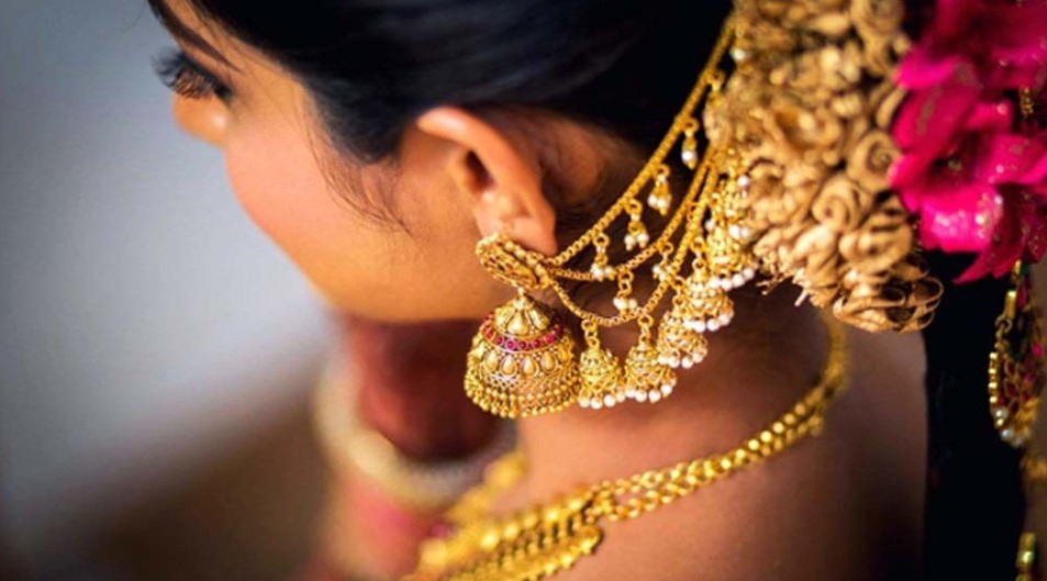 স্বর্ণের বাজারে অস্থিরতা তুঙ্গে: মাত্র কয়েক ঘণ্টায় বদলে গেল সব হিসাব