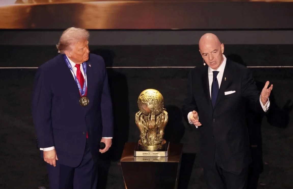 মাঠের ফুটবলের চেয়েও বড় উদ্বেগ মানবাধিকার! বিশ্বকাপের আগে বিপাকে ফিফা