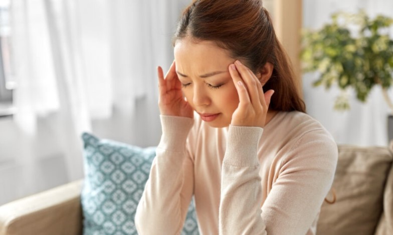 মাথা ব্যথায় অস্থির? জেনে নিন হুটহাট যন্ত্রণা বাড়ার আসল কারণ