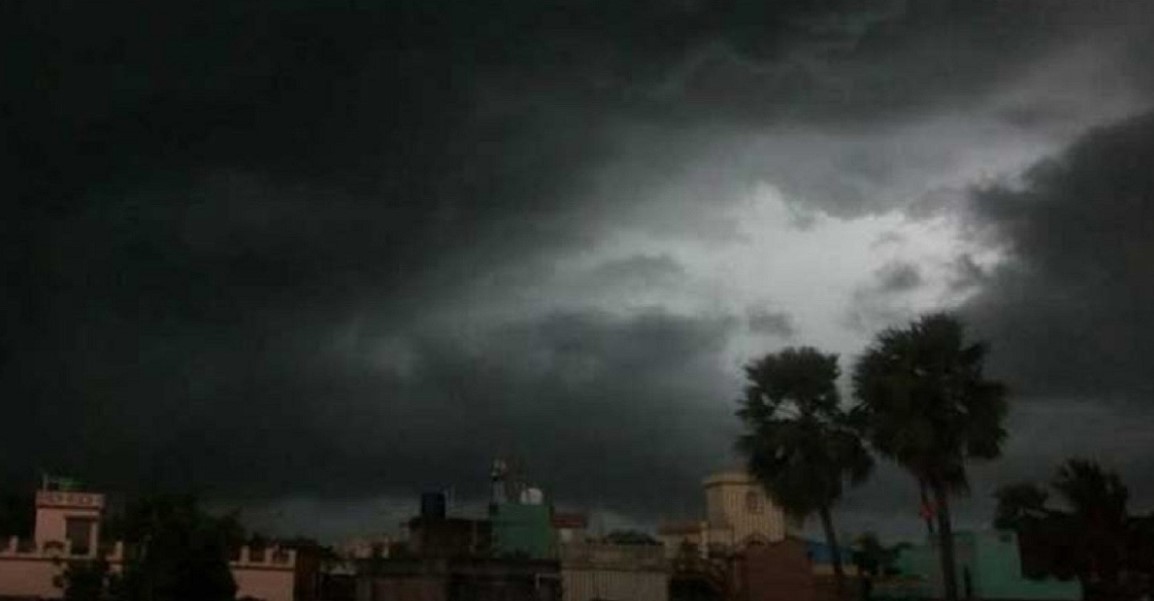 ঢাকাসহ ১৩ অঞ্চলে কালবৈশাখীর হানা: বজ্রসহ বৃষ্টির বড় আপডেট