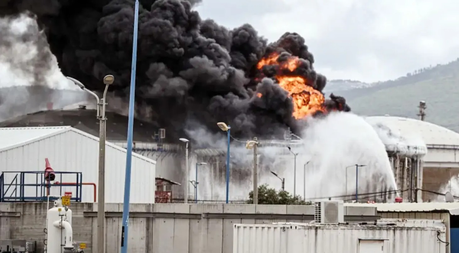 ইসরায়েলে তেল শোধনাগারে হামলা, আতঙ্কে বাসিন্দারা