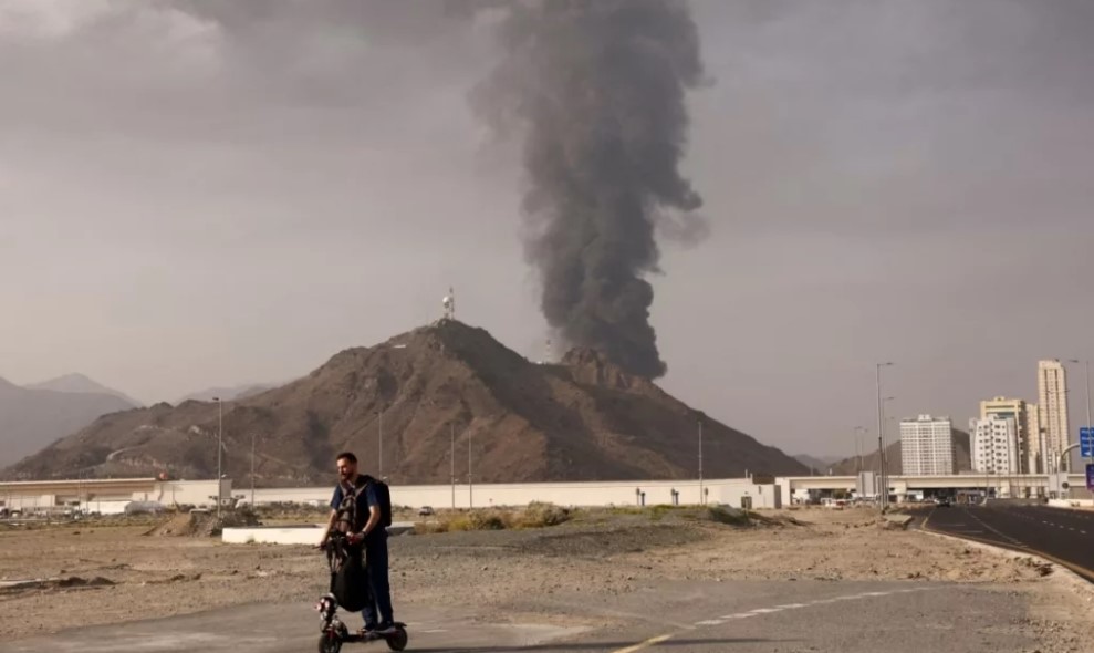 ইরানের বিরুদ্ধে যুদ্ধে নামছে আমিরাত? হরমুজ প্রণালি মুক্ত করার বড় পরিকল্পনা