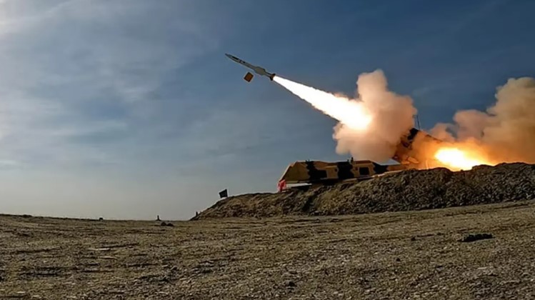 হরমুজ প্রণালি: ট্রাম্পের গলার কাঁটা? কেন এই জলপথ ইরানকে দিচ্ছে বাড়তি শক্তি