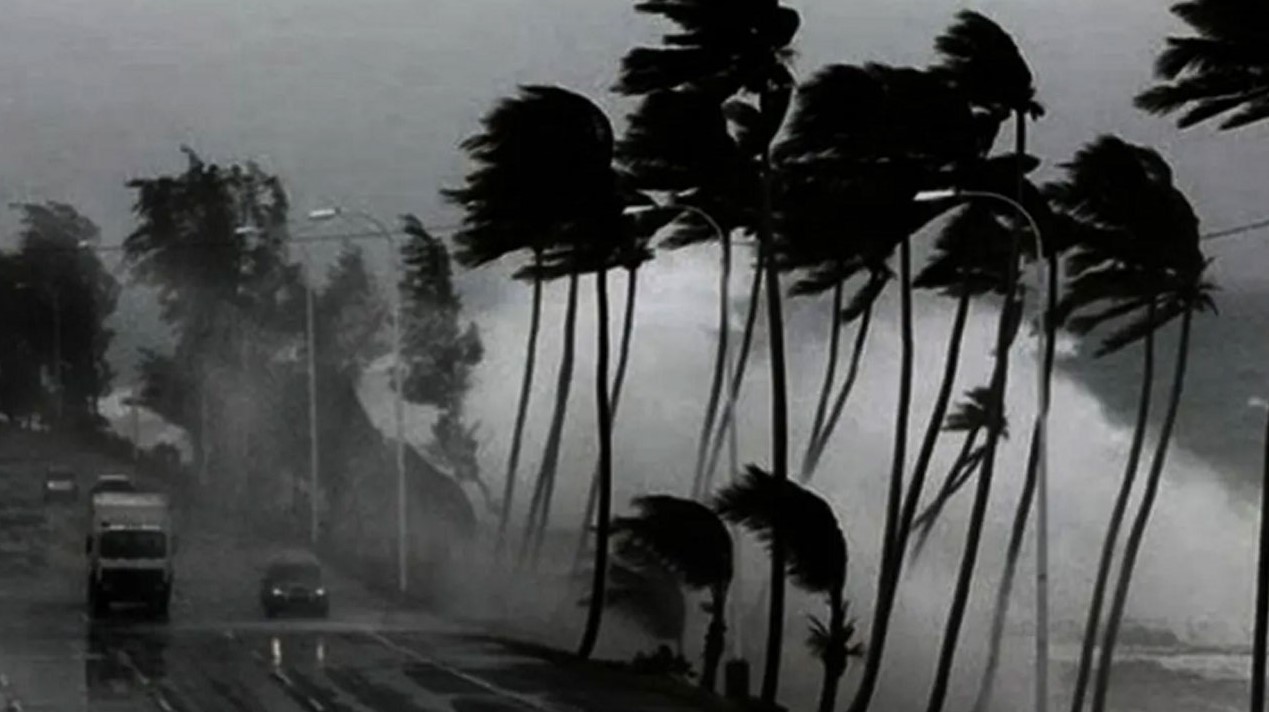 আবহাওয়া অফিসের রেড অ্যালার্ট! ৪ জেলায় ঝোড়ো হাওয়াসহ বজ্রবৃষ্টির শঙ্কা