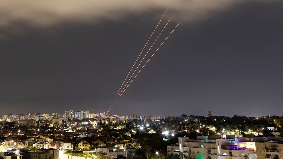 যুদ্ধ শুরুর পর এখন পর্যন্ত ইসরায়েলে সবচেয়ে বড় ক্ষেপণাস্ত্র হামলা ইরানের