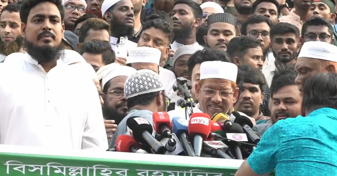 উত্তাল রাজধানী! গণভোটের রায়ে সরকারের বাধার মুখে ১১ দলের বিক্ষোভ