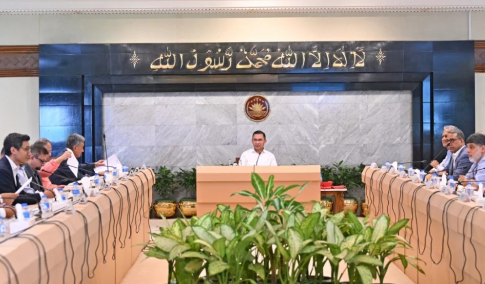 ডলার ও জ্বালানি সংকটে কি মিলবে সমাধান? প্রধানমন্ত্রীর কার্যালয়ে রুদ্ধশ্বাস বৈঠক