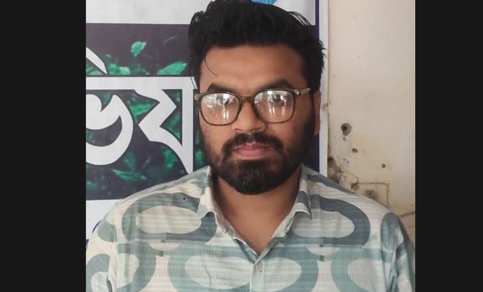 কুমিল্লার দেবীদ্বার গৃহবধূকে শ্লীলতাহানির চেষ্টার অভিযোগে এনসিপি নেতা গ্রেপ্তার