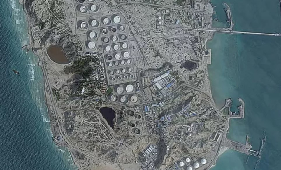 তেলের মূল কেন্দ্রে আঘাত! খারগ দ্বীপে বিস্ফোরণে কাঁপছে পারস্য উপসাগর