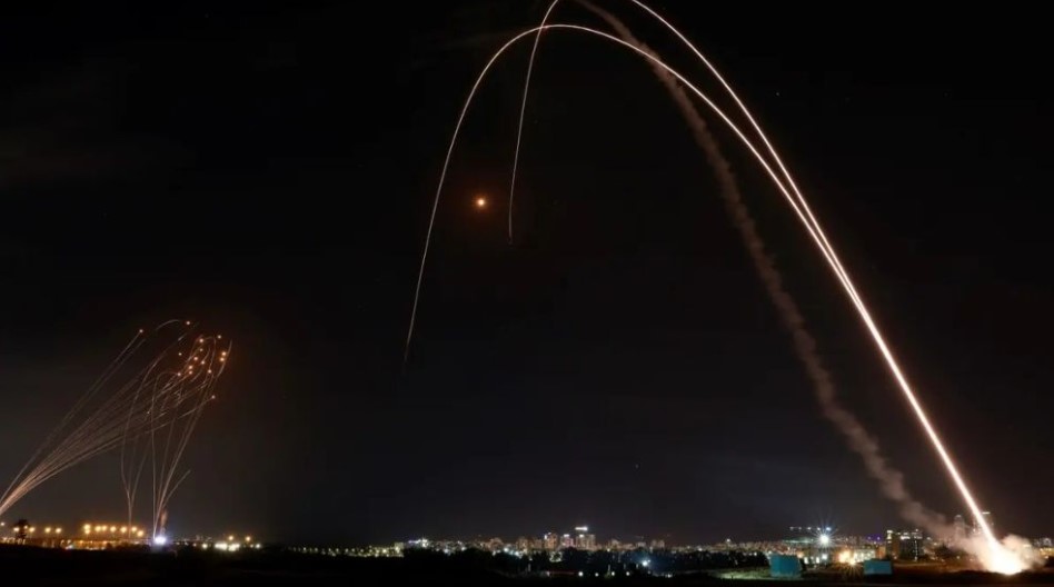 হিজবুল্লাহ ও ইরানের যৌথ হামলায় কাঁপল ইসরায়েল: উত্তর থেকে দক্ষিণ জুড়ে সাইরেন